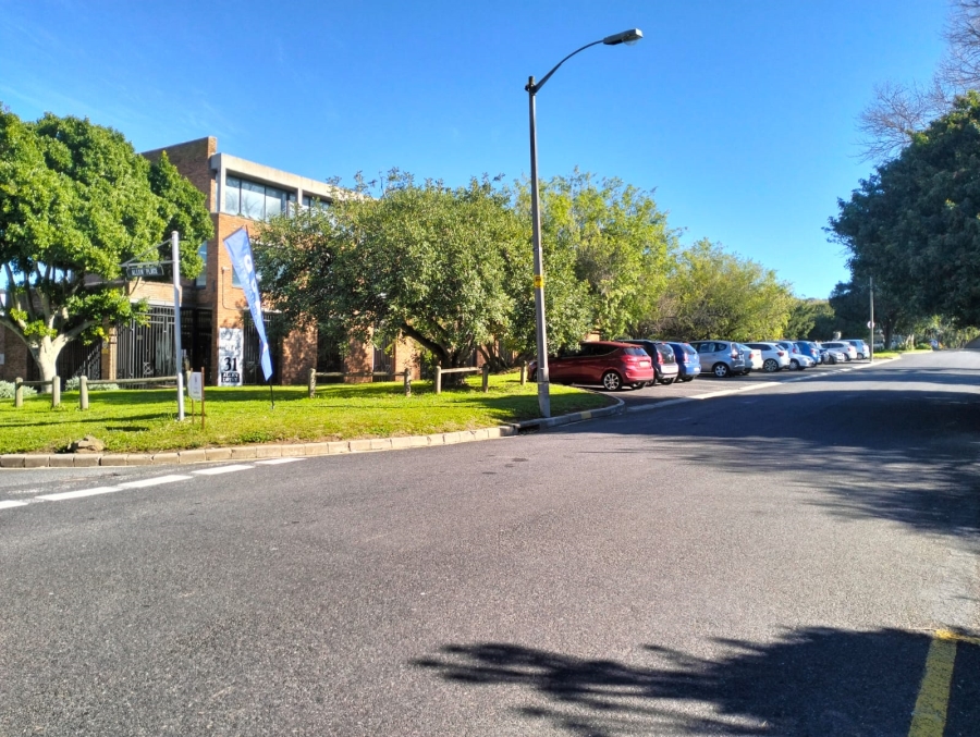 To Let commercial Property for Rent in Loevenstein Western Cape